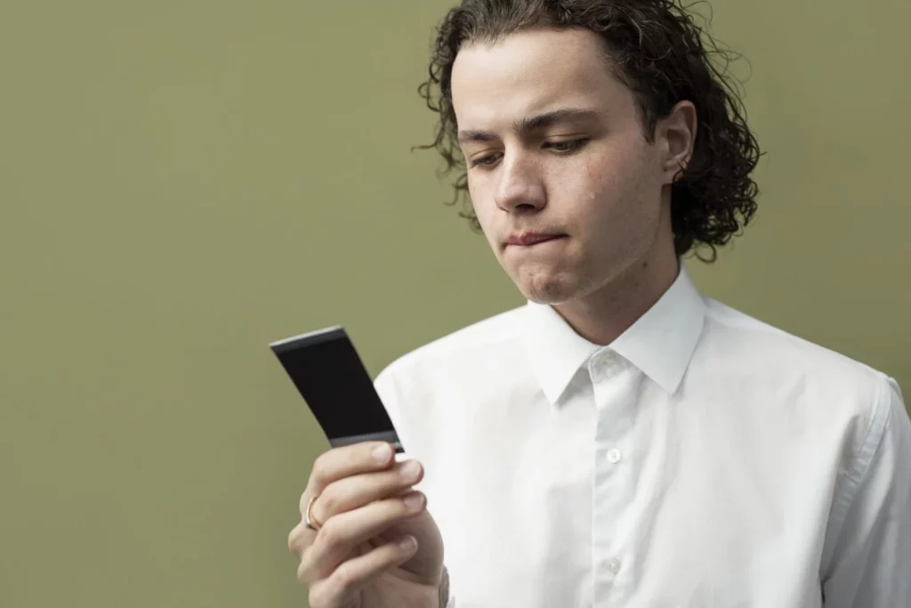 ¿Escondes fotos íntimas en tu móvil? Esta función de Google Fotos te protege mejor de lo que crees 4 Moncloa PONLE CANDADO A TU TRANQUILIDAD DIGITAL DESDE EL MÓVIL