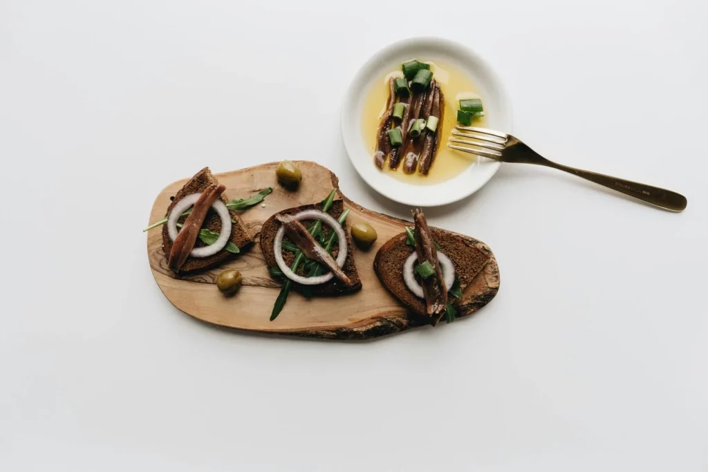 Come como un rey por menos de 15 euros en este pueblo marinero de Cantabria 19 Moncloa MÁS ALLÁ DE LA ANCHOA: OTROS TESOROS CULINARIOS DE LA COSTA DE CANTABRIA EN SANTOÑA