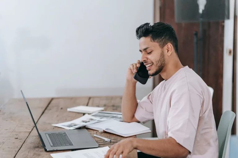 Estas apps te están robando dinero sin que lo sepas: la OCU revela cuáles revisar urgentemente