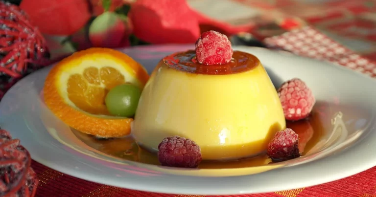 El flan de huevo que hacía tu abuela tenía un secreto. Te lo cuento para que a ti también te quede con ese caramelo perfecto y sin un solo poro
