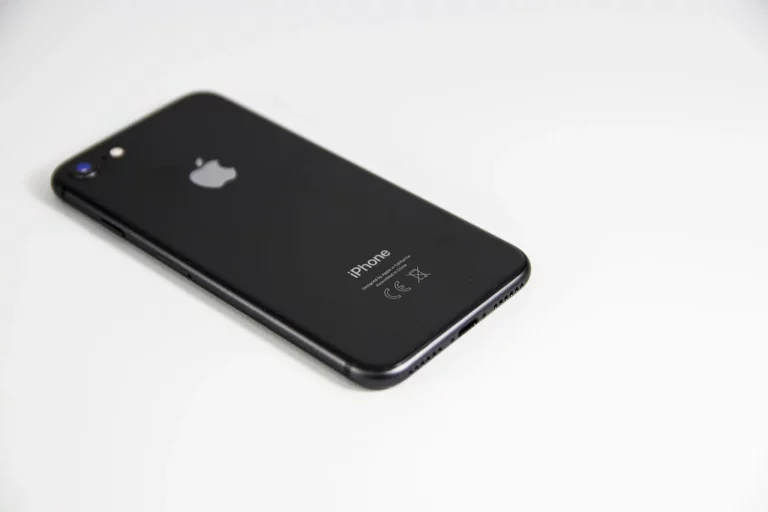 Si tu iPhone tarda una eternidad en cargar del 80% al 100%, no está roto: es una función que está protegiendo tu batería y que puedes gestionar