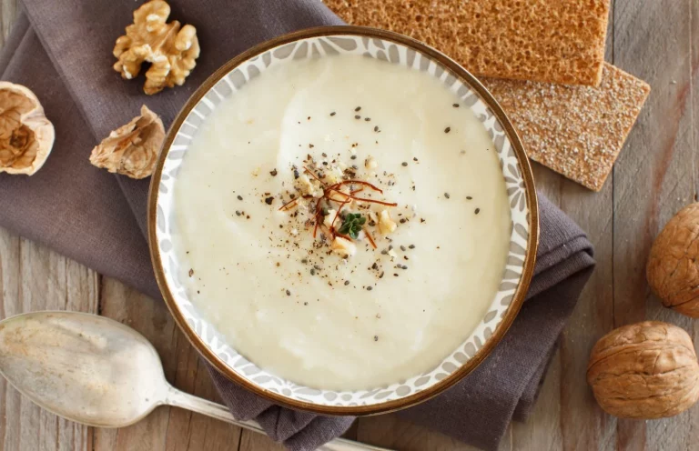 La sopa fría de almendras de Almería que pocos conocen, pero que es perfecta para días de calor extremo