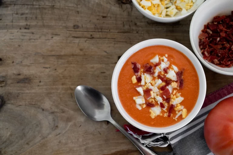 La receta de salmorejo cordobés que tu Thermomix borda en 5 minutos. Más fino y cremoso, imposible