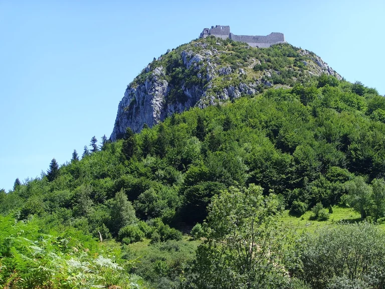 La ‘tumba del último cátaro’ no está en Francia, se esconde en una cueva secreta del Pirineo catalán