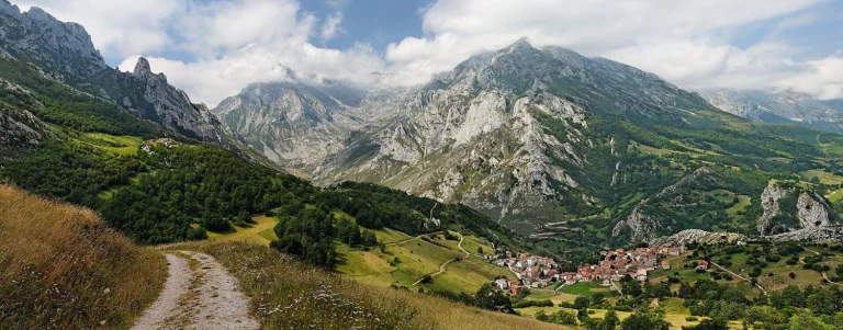 La ruta del queso más ‘salvaje’ de España: un viaje al corazón de los Picos de Europa