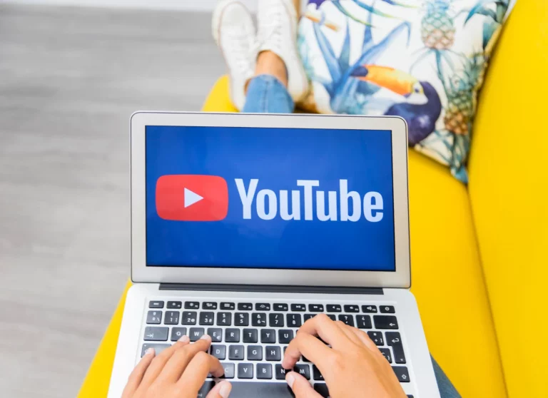 Esta es la extensión de Chrome que te resume cualquier artículo o vídeo de YouTube en 10 segundos usando IA