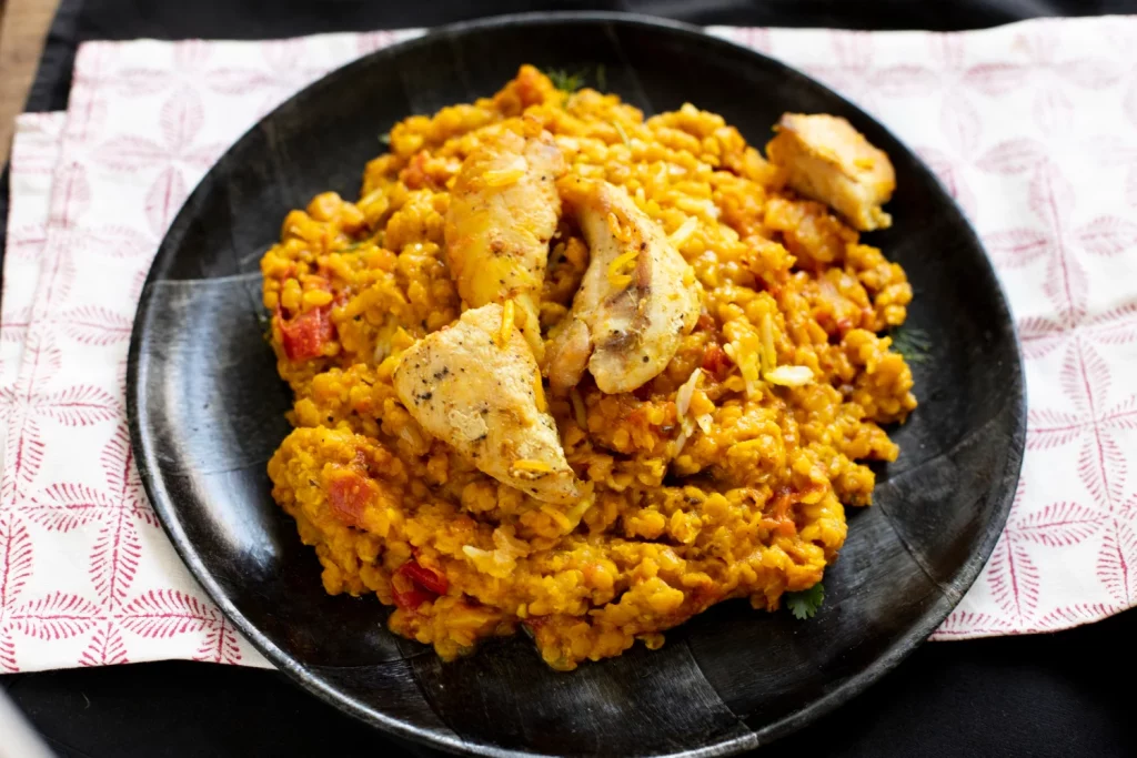 EL ARTE DEL SOFRITO Y EL MELOSO INICIO DEL ARROZ