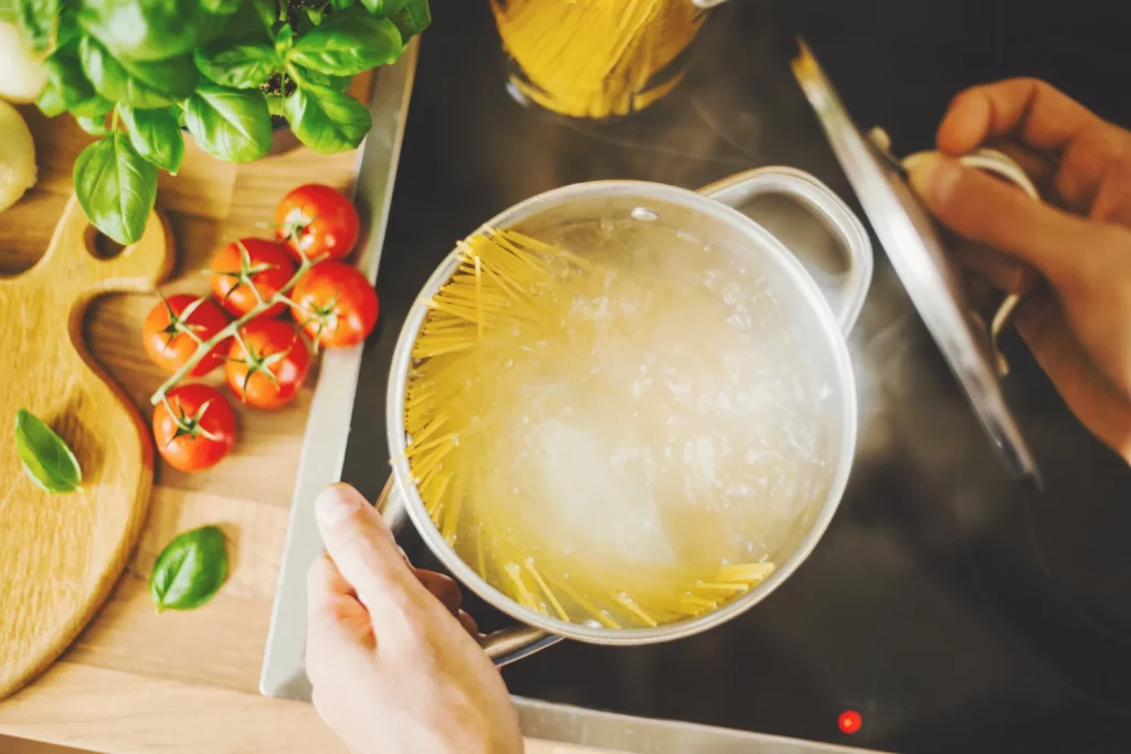 LOS COCINEROS CUENTAN EL MINUTO QUE LO CAMBIA TODO: EL ARTE DE REMOVER EN EL MOMENTO JUSTO