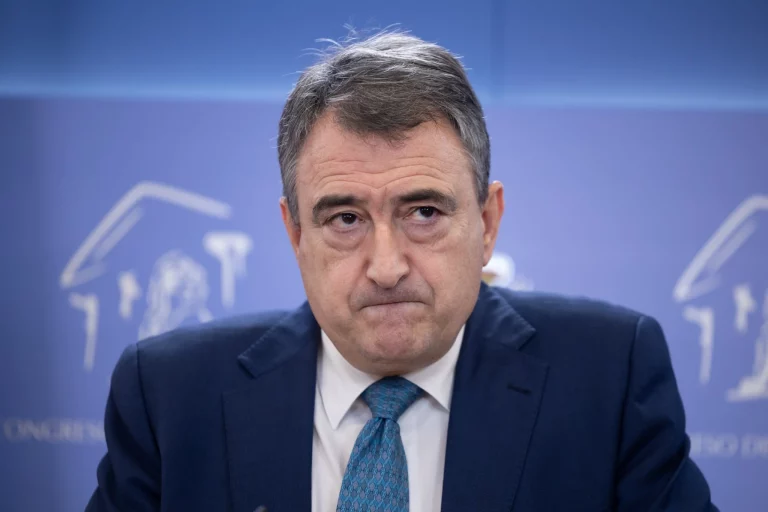 Moncloa respeta pero no comparte la petición del PNV de adelantar elecciones