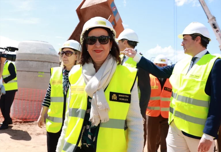 Soldados y marineros de tropa piden la dimisión de Margarita Robles