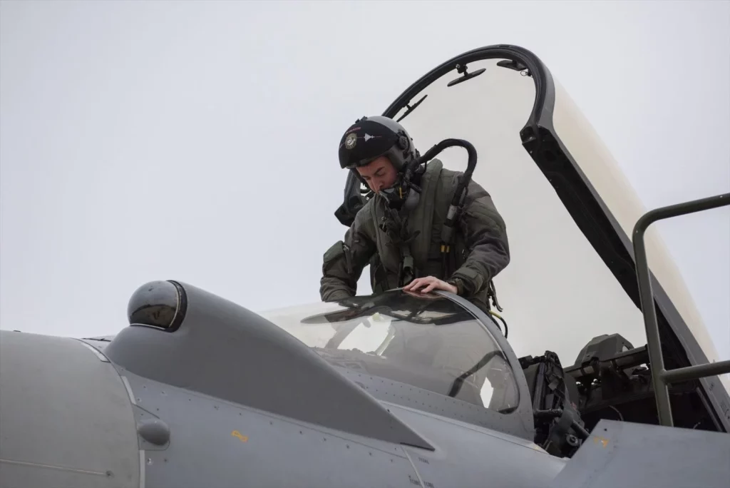 Europa admite que no será autónoma en Defensa antes de 2035 3 Moncloa Soldados del ejército español durante el acto de despedida de los seis Eurofighter del Ala 14 rumbo a la base aérea de Mihail Kogalniceanu de Constanza (Fuente: Agencias)