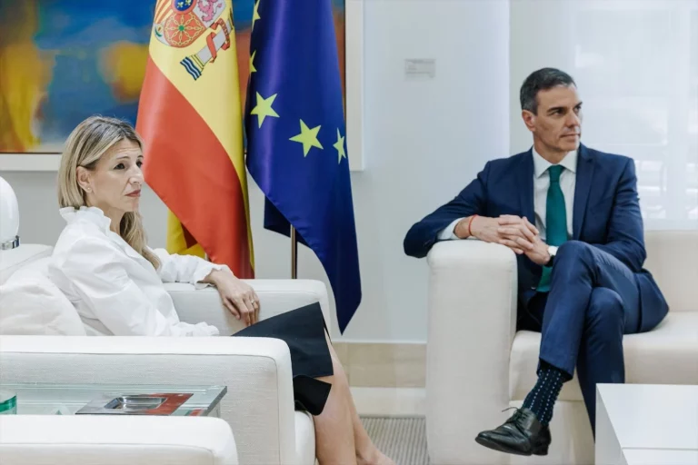 La estrategia suicida de PSOE y Sumar que puede acabar con la ‘izquierda caviar’
