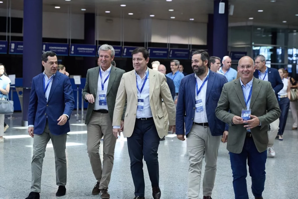 EuropaPress 6842790 i d presidente junta andalucia juanma moreno presidente xunta galicia Moncloa