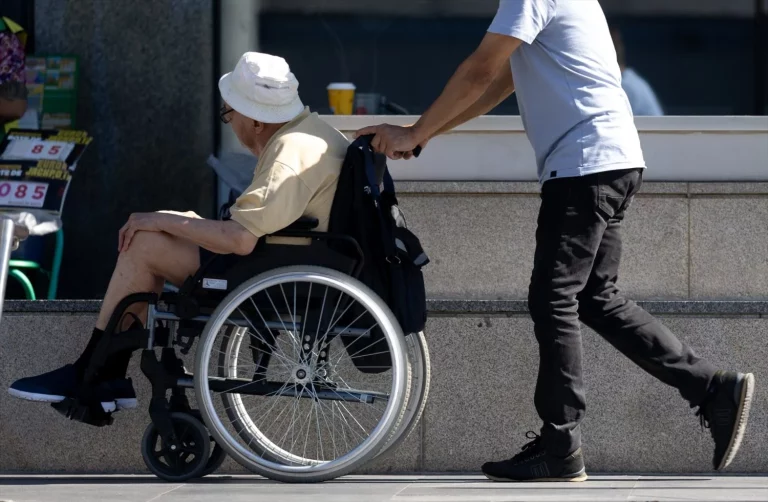 Patinazo de la nueva Ley de Dependencia: Menos profesionalización y desigualdad