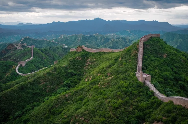 La Gran Muralla China no se ve desde el espacio: el mito que desmontaron los propios astronautas que siempre creímos real