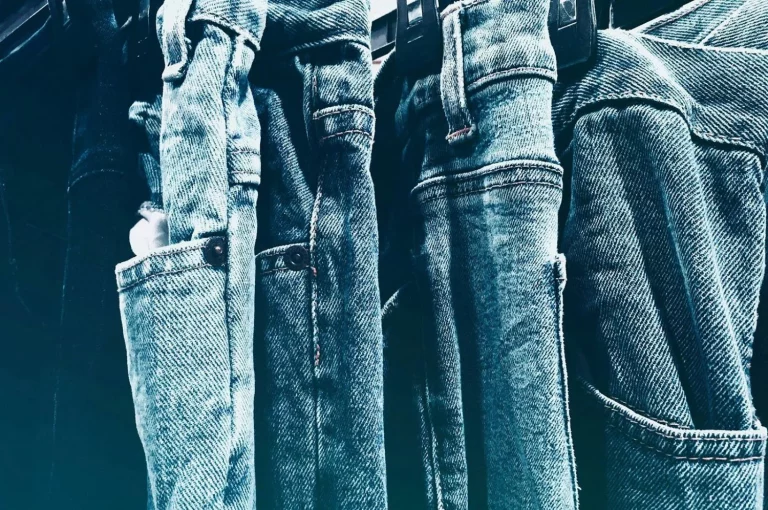 Mango tiene clara su apuesta vaquera para este verano: vestidos, tops, shorts,… todo al más puro estilo jeans