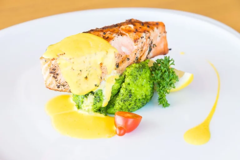 Este salmón en salsa de coco y lima es tan bueno que no podrás dejar de comerlo Este salmón en salsa de coco y lima es tan bueno que no podrás dejar de comerlo