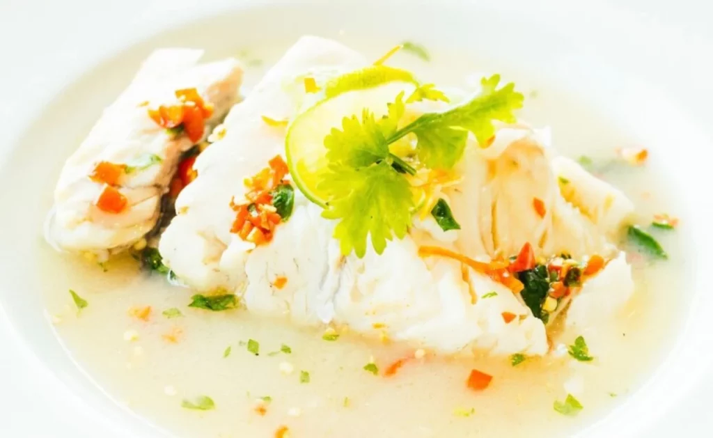 Este salmón en salsa de coco y lima es tan bueno que no podrás dejar de comerlo 20 Moncloa Un plato que sorprende y reconforta a partes iguales