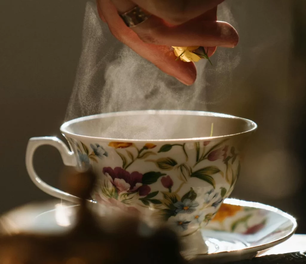 Este té antes de dormir mejora el descanso y reduce la inflamación intestinal 22 Moncloa Un descanso reparador es clave para evitar la inflamación intestinal