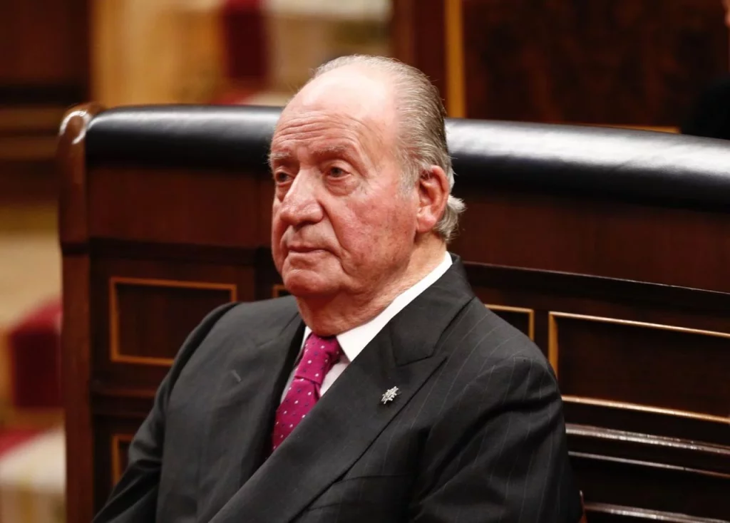 La razón por la que Juan Carlos I descartó a Elena como heredera: “Mi hija no está preparada” 11 Moncloa La trayectoria personal de la infanta Elena