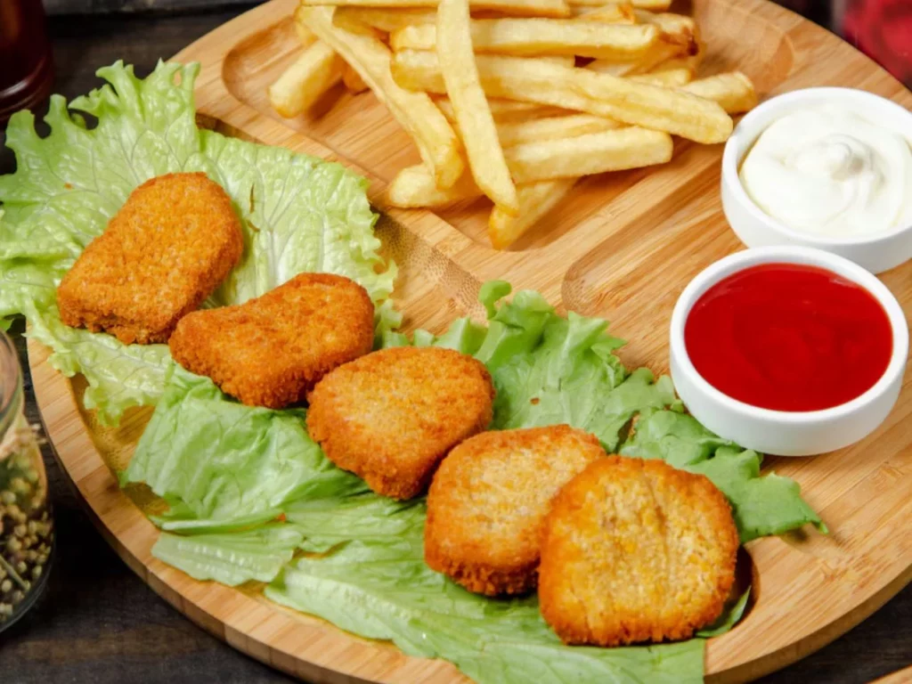 Haz estos nuggets saludables caseros en 12 minutos y acompáñalos con la ensalada que más te guste 31 Moncloa Una comida ligera, equilibrada y muy sabrosa