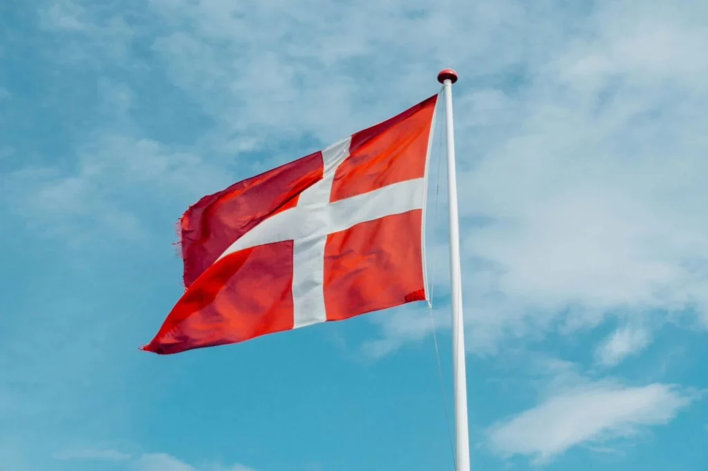 Te descubrimos cuál es la bandera más antigua de Europa, y no es ninguna de las que te imaginas 17 Moncloa Europa medieval y la leyenda del Dannebrog