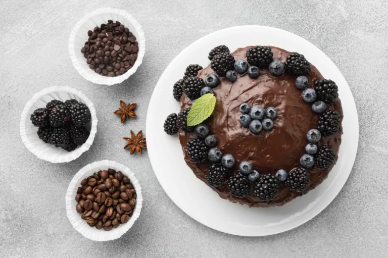 La receta más fácil y deliciosa de tarta de chocolate y arándanos que estará lista en 60 minutos