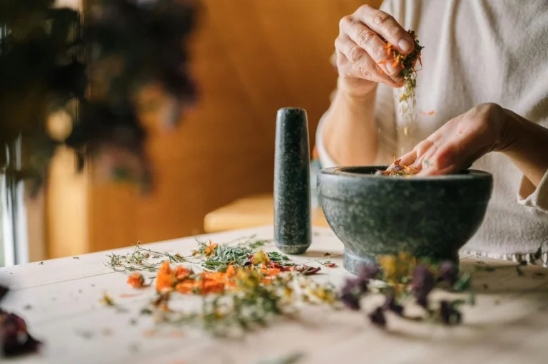 La planta medicinal que está ganando popularidad por su efecto relajante natural