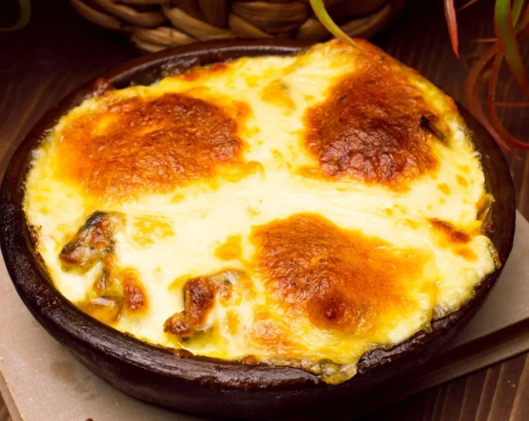 ¿Sin ideas para cenar? Prueba estos huevos gratinados listos en 15 minutos