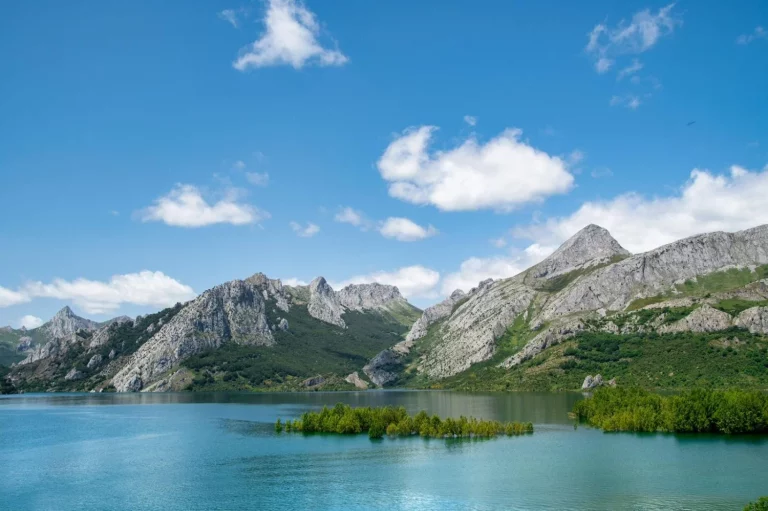 Castilla y León esconde un pueblo con pozas naturales y alma de postal