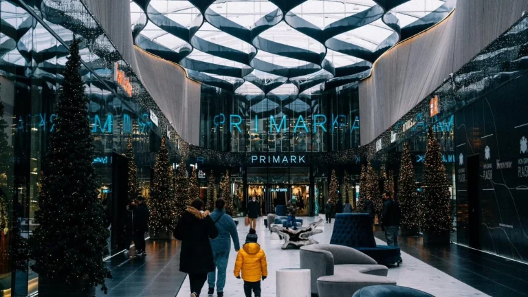 No te pierda los vestidos con estampados de flores más vendidos en Primark para este verano