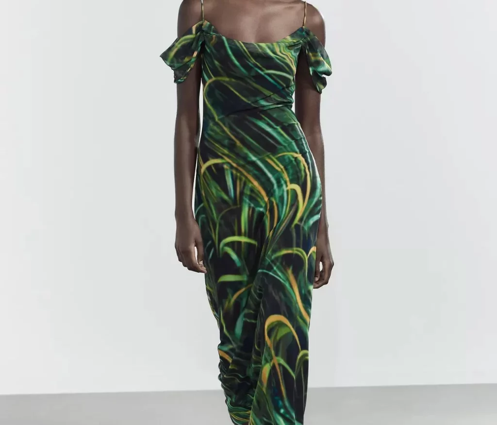 Date prisa y aprovecha los últimos chollos de Zara en sus terceras rebajas 15 Moncloa Vestido largo estampado de Zara