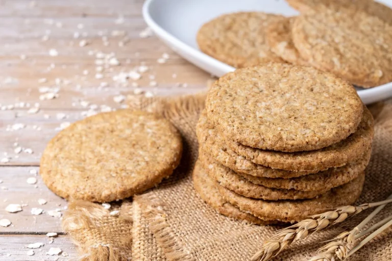 ¿Antojo dulce? Estas galletas de plátano y avena se hacen en 15 minutos y sin azúcar