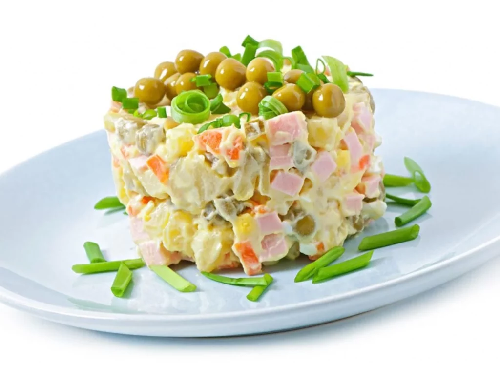 La receta clásica de ensaladilla rusa que marca la diferencia este verano 19 Moncloa Ingredientes para una fresca y deliciosa ensaladilla rusa