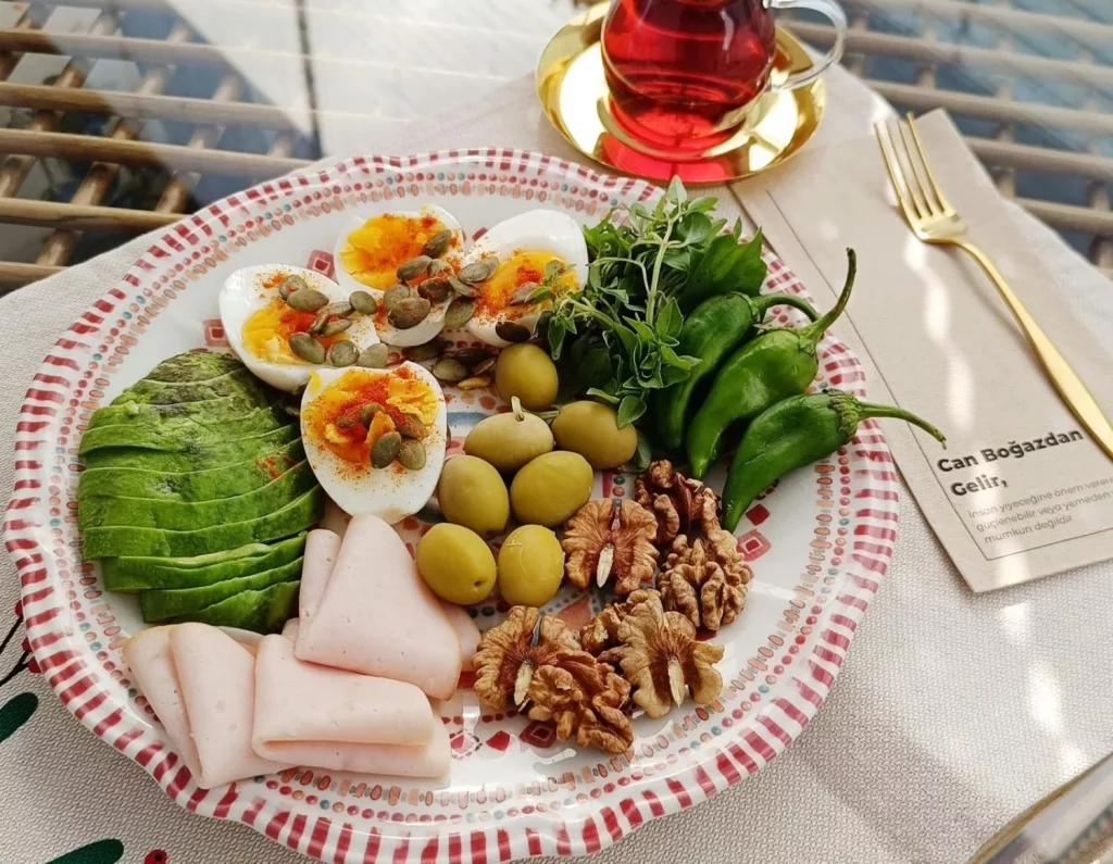 Un solo ingrediente que podrías añadir a tus ensaladas y que favorece la salud cerebral 6 Moncloa El ingrediente estrella que ayuda a la salud cerebral