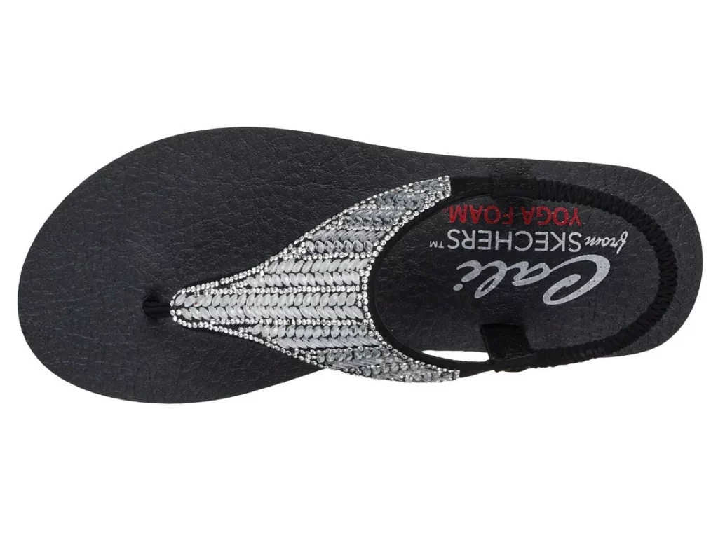 Estas sí que son unas buenas rebajas: Skechers rebaja a 35 euros sus buscadísimas sandalias de dedo 24 Moncloa Skechers acierta con una sandalia que es tendencia y saludable