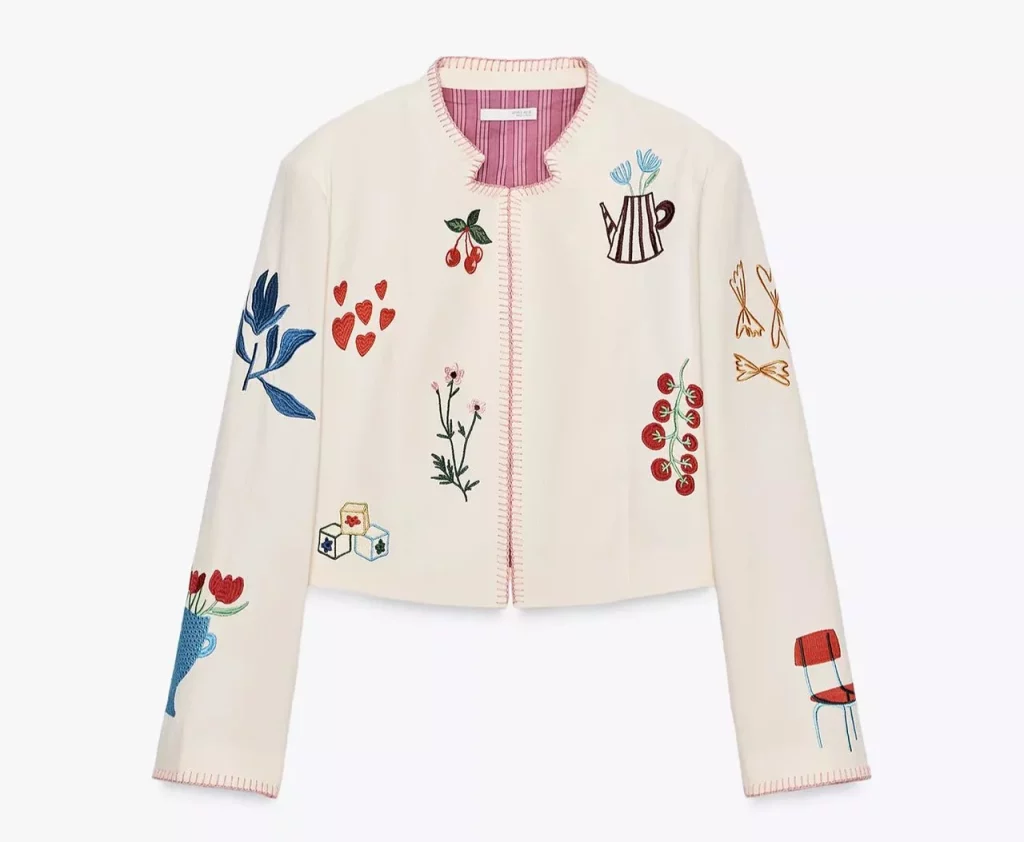 Chaqueta color crudo con bordados de Zara