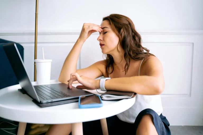 ¿Te sientes cansado o cansada todo el día? Si lo quieres evitar sigue estos prácticos consejos