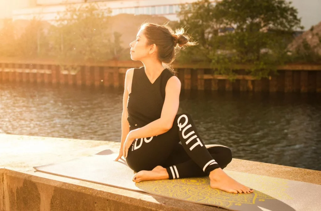 ¿Quién puede practicar yoga hormonal y cómo empezar?