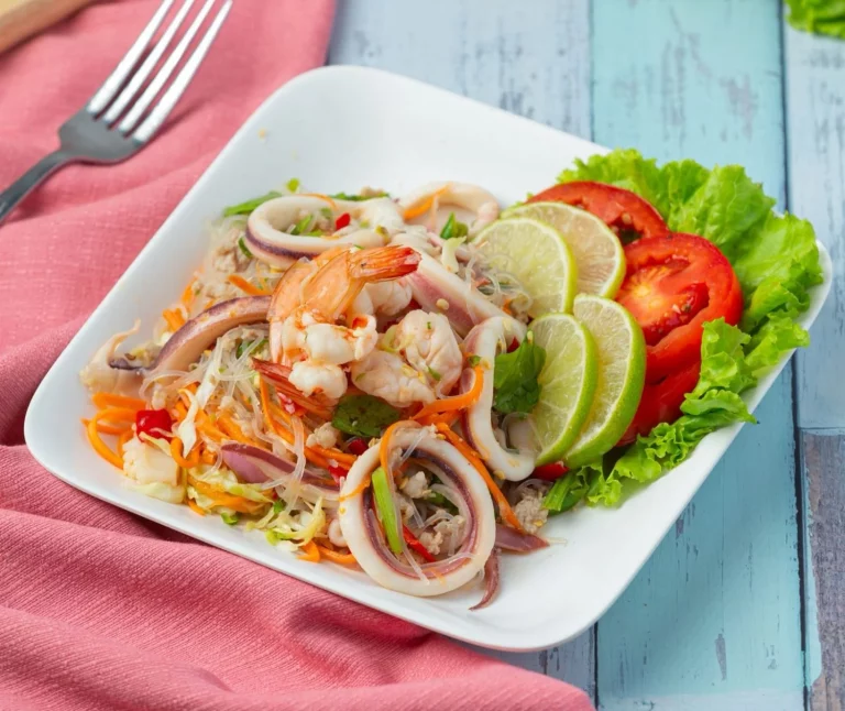 Cómo hacer una ensalada de mariscos irresistible en pocos pasos