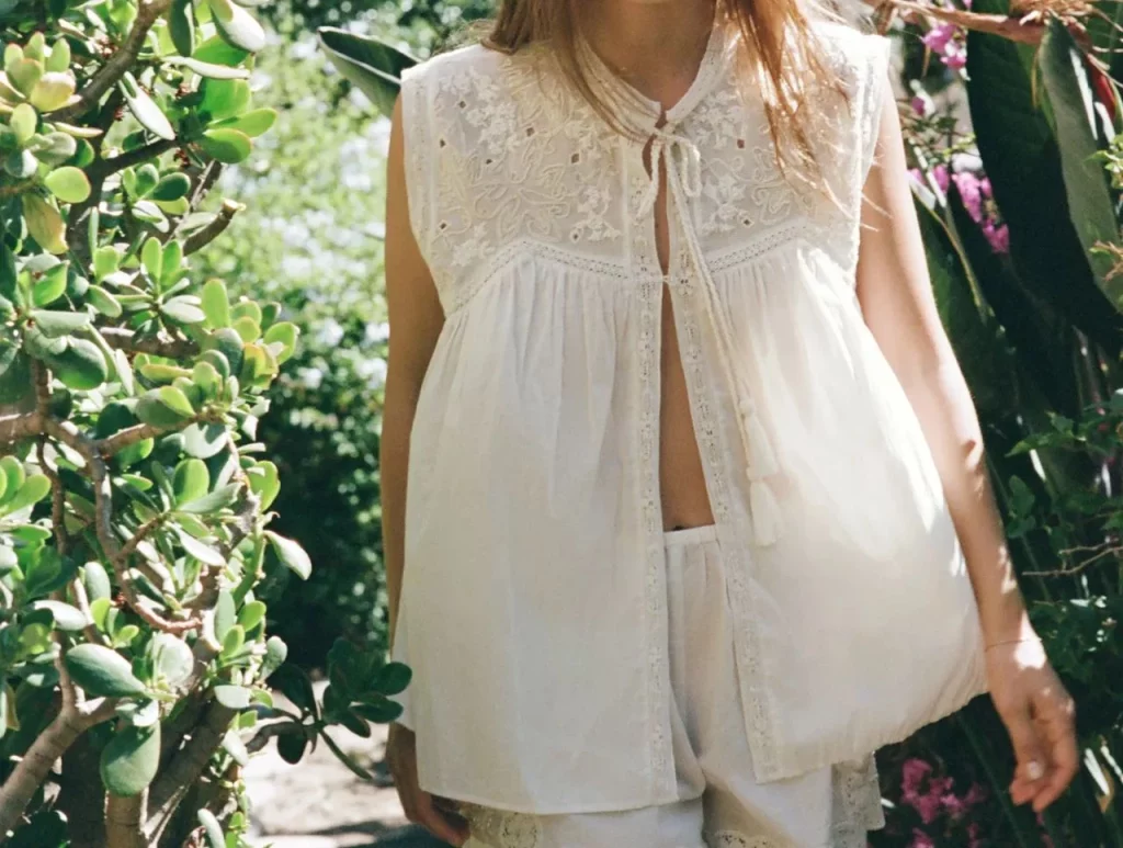 Blusa con puntilla de Zara