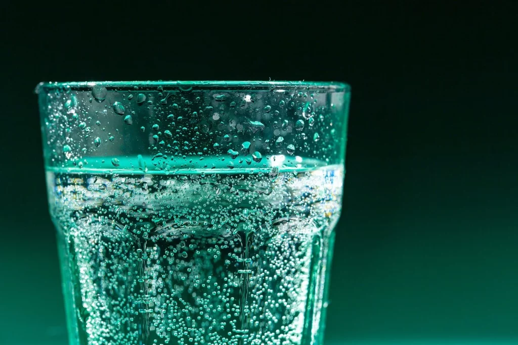 LA ALTERNATIVA SENSATA: EL AGUA TIBIA Y SUS SECRETOS