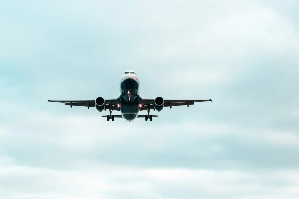 avion freepik 33333333333333333333333333333 Moncloa