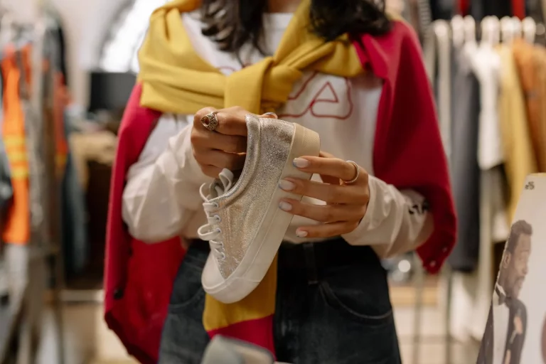 Bershka lanza el accesorio que te hará caminar cómoda todo el verano por menos de 15 euros