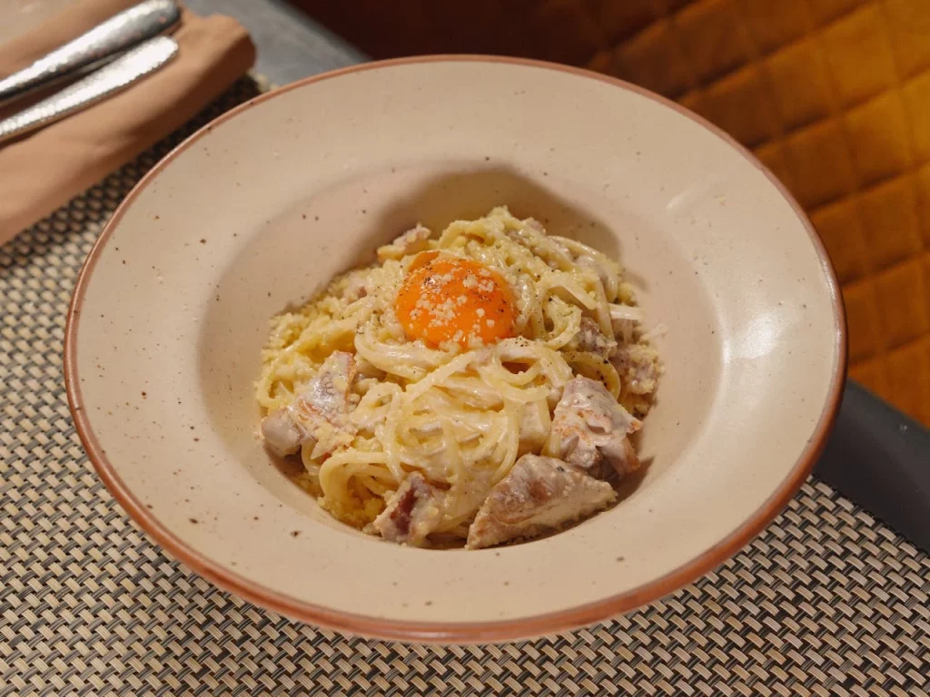 La auténtica carbonara no es española, pero el guanciale tiene un sustituto ibérico que la mejora 2 Moncloa EL SECRETO ESTÁ EN LA CREMOSIDAD: LA TÉCNICA QUE LO CAMBIA TODO