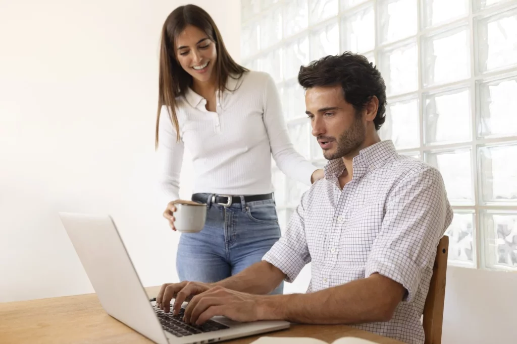 MÁS ALLÁ DE LOS ANUNCIOS: LA RECONQUISTA DE NUESTRA ATENCIÓN DIGITAL