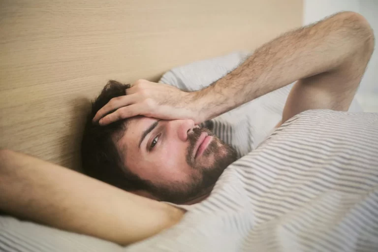 ¿Dolor de cabeza frecuente? Este hábito diario podría ser la causa y en verano se vuelve más grave