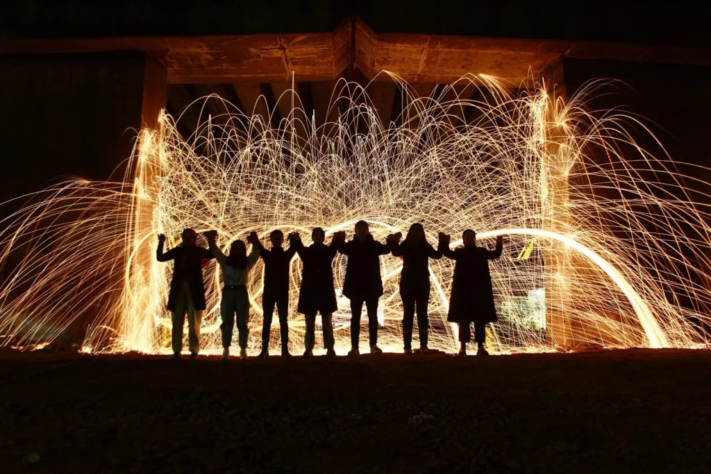 En  España construyen esculturas para quemarlas 