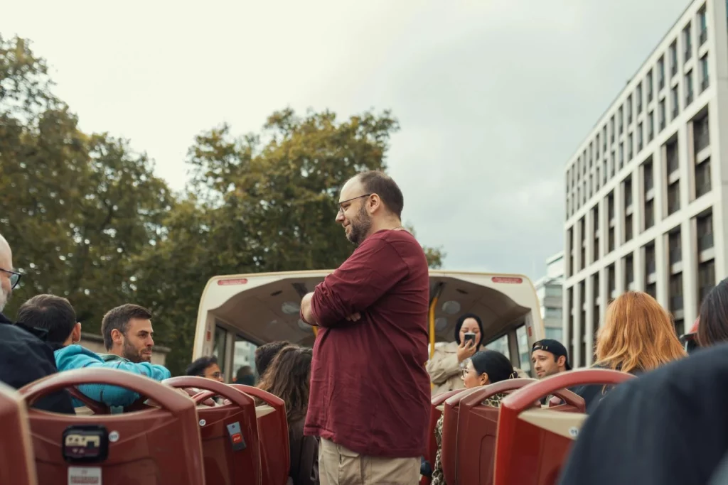 Descubre las 4 estafas más astutas en Madrid que acechan hasta a los más precavidos 32 Moncloa Las estafas que debes evitar en Madrid