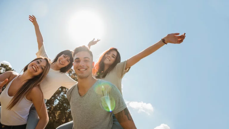 El plan de Finlandia para regalar la ‘felicidad’ a los españoles: un viaje pagado para aprender su secreto